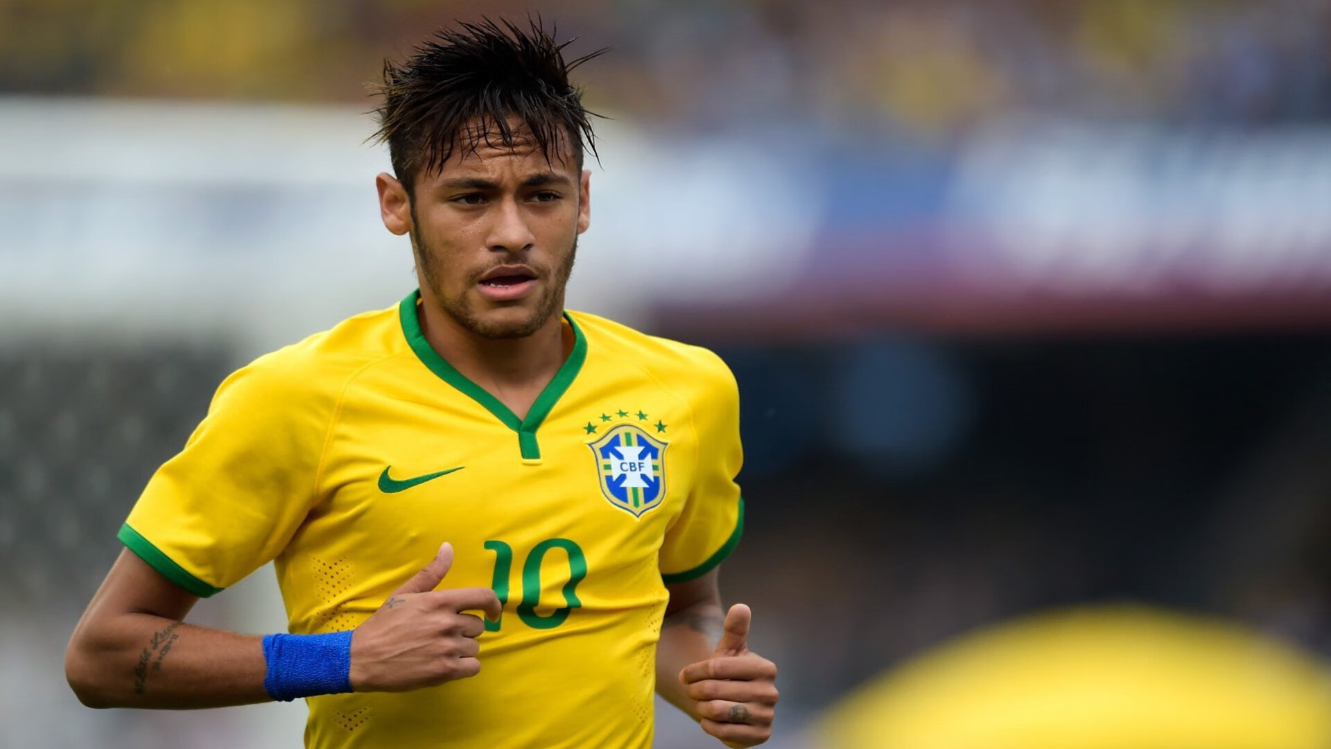 随机中超联赛引入智能裁判技术提升判罚精准度，中超裁判又出争议判罚