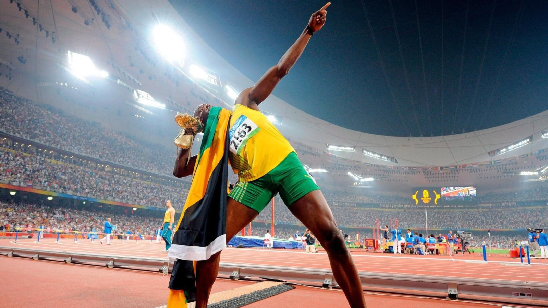 随机明星对决：张伟全场狂砍32分，表现亮眼！，明星看张伟丽比赛