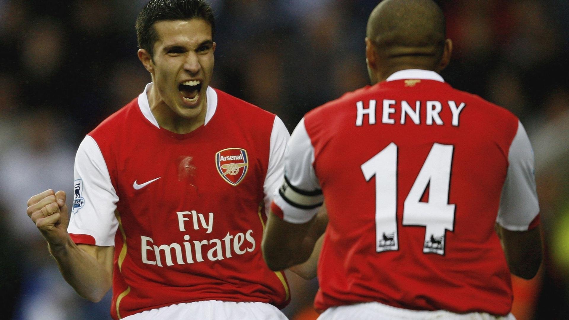 开云体育中国官网-英超赛场上的经典瞬间回顾，令人难忘，英超精彩